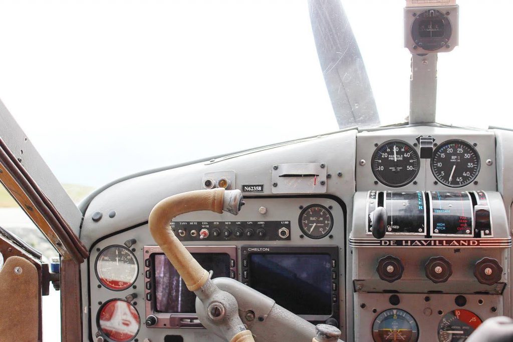 de havilland bush plane cockpit