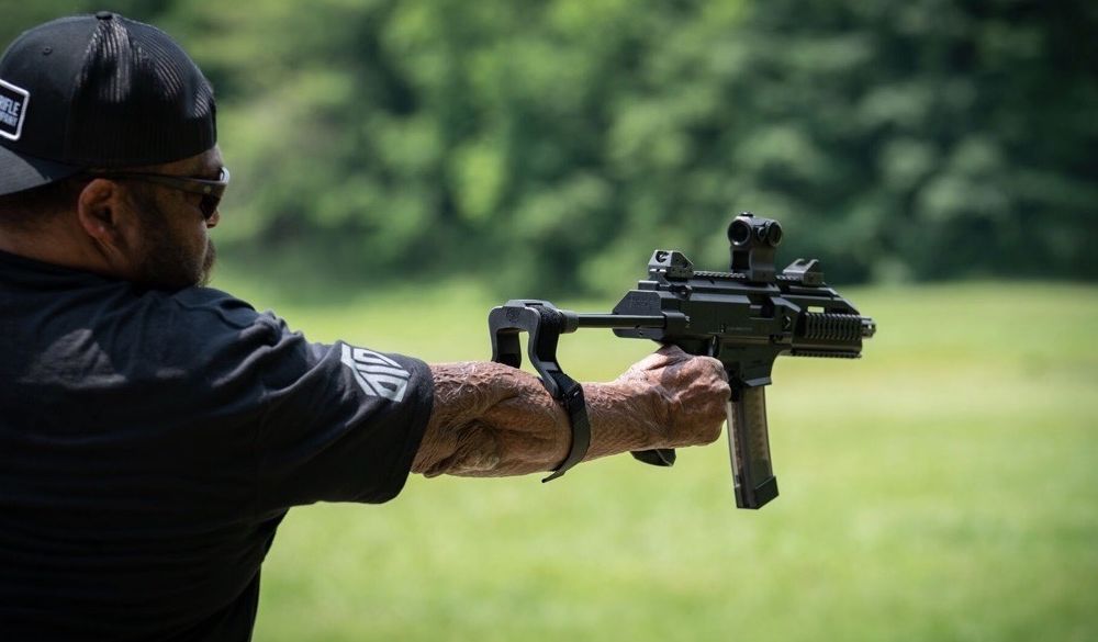 Shooting an AR pistol with a brace